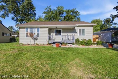 23031 Colgate St, Farmington Hills, MI, 48336-3623 | Card Image