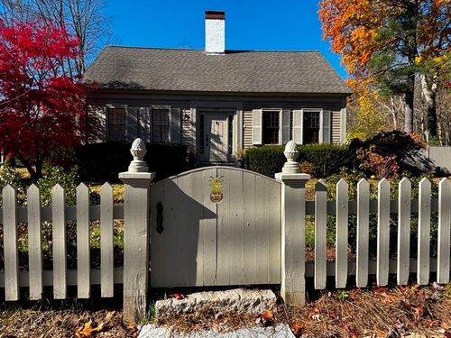 299 Center St, Pembroke, MA, 02359-3205 | Card Image