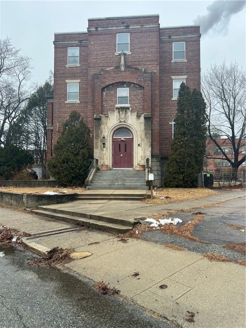 53 Coe St, Woonsocket, RI, 02895-5110 | Card Image