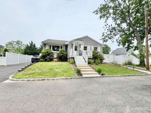 8 W Grove St, Fords, NJ, 08863-1709 | Card Image