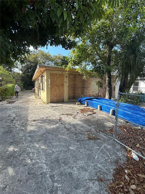 1780 Nw 15th St, Miami, FL, 33125-2302 | Card Image