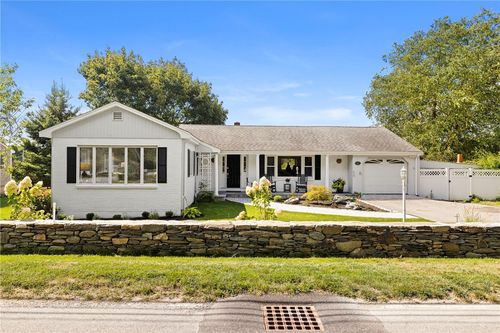 331 3rd Beach Rd, Middletown, RI, 02842-5736 | Card Image