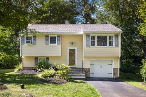 3 Sandy Hill Rd, Hamburg, NJ, 07419-2217 | Card Image