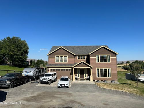 671 Tibbling Rd, Selah, WA, 98942-9255 | Card Image