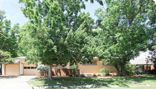 4 Cedar Dr, Newton, KS, 67114-4338 | Card Image