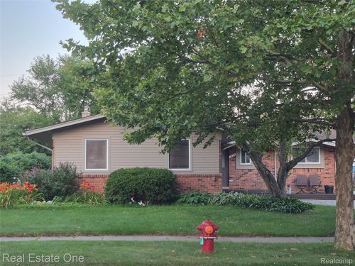 1974 Alexander Dr, Troy, MI, 48083-2601 | Card Image