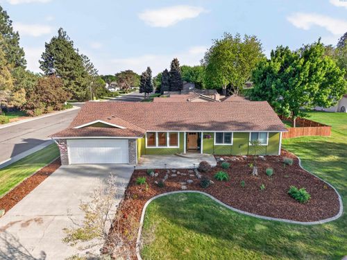 233 Greenbriar W, Richland, WA, 99352-9623 | Card Image