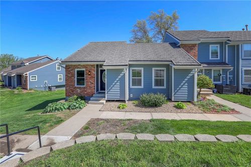 270 Ne Bayview Dr, Lee's Summit, MO, 64064-1598 | Card Image