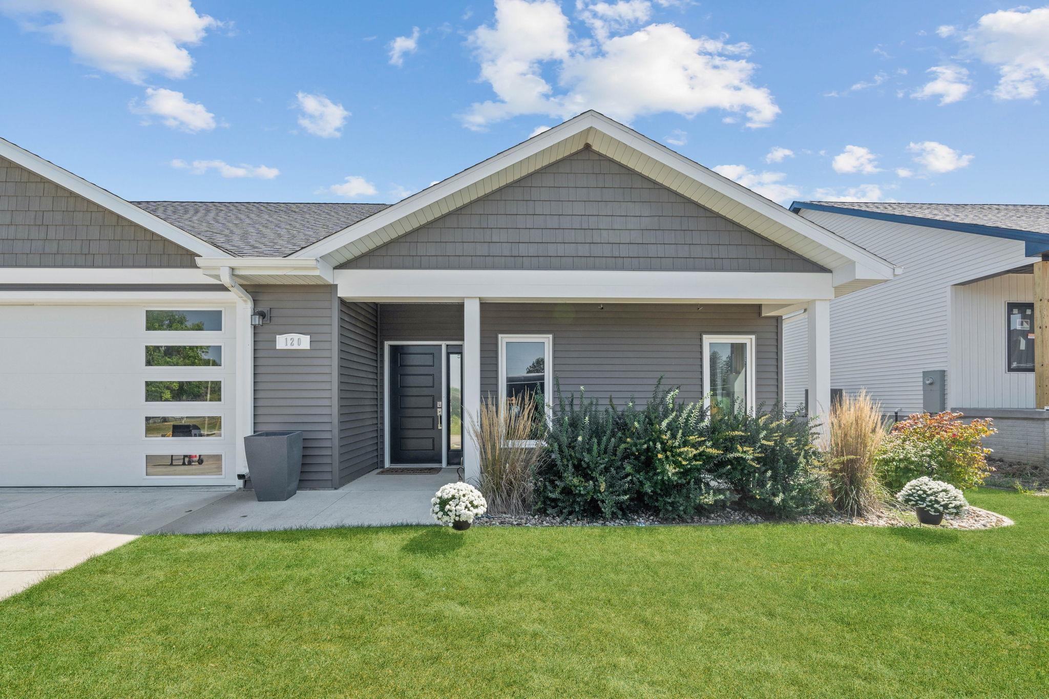 Cathy Jean Ct, Waterloo, IA 50701