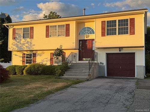 20 Tammy Dr, Middletown, NY, 10941-2052 | Card Image