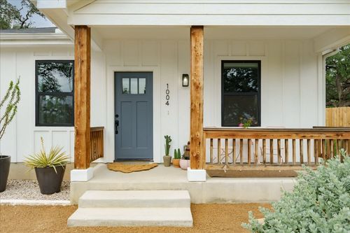 1004 12th St, Blanco, TX, 78606-4924 | Card Image