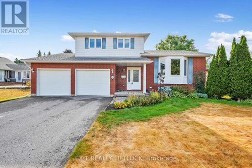 12 Victoria Avenue, Smith-Ennismore-Lakefield (Lakefield), ON, K0L2H0 | Card Image