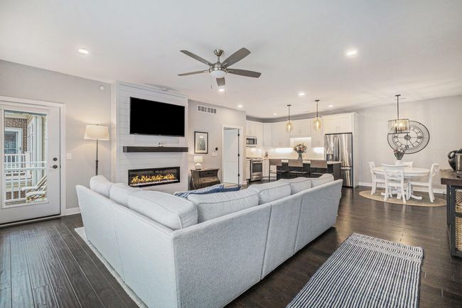 Family Room | Image 4