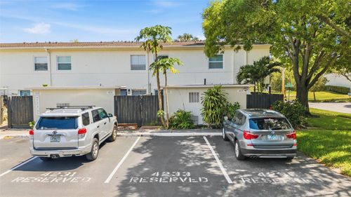 4233 La Sorrento Ct, Tampa, FL, 33611-2344 | Card Image