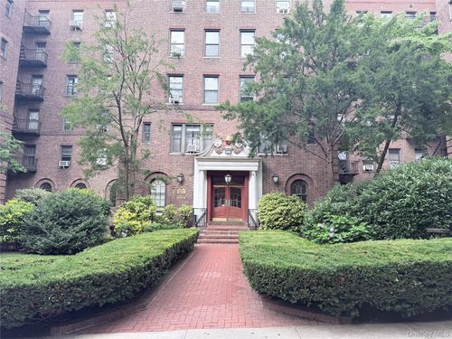 6c-83-80 118th St, Kew Gardens, NY, 11415-2407 | Card Image