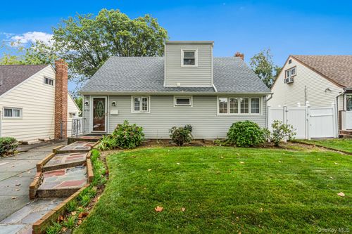 27 Bayside Ln, Flushing, NY, 11358-1056 | Card Image
