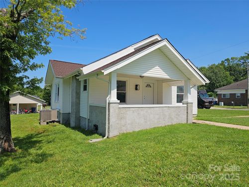 1704 16th St Ne, Hickory, NC, 28601-2818 | Card Image