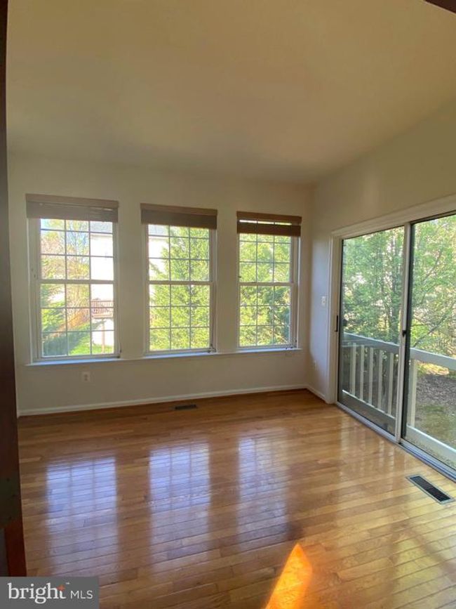 12022 Kemps Landing Cir, Townhouse with 4 bedrooms, 4 bathrooms and null parking in MANASSAS VA | Image 7