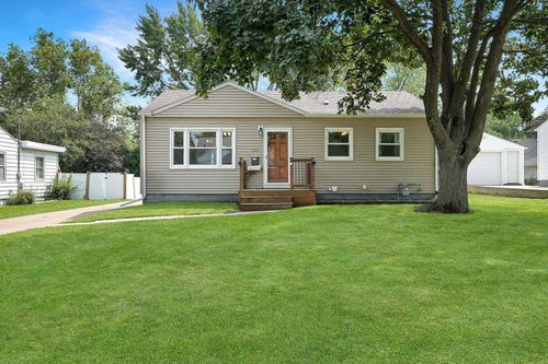 122 Easton Ave, Waterloo, IA, 50702-5006 | Card Image