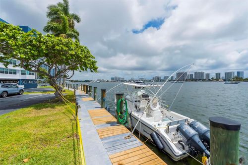 3h-16558 Ne 26th Ave, North Miami Beach, FL, 33160-4018 | Card Image