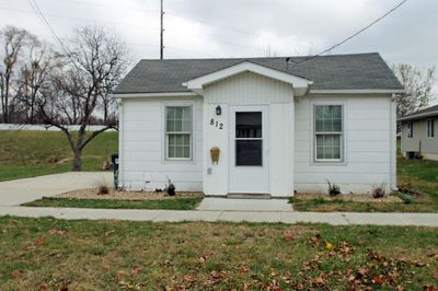 812 Grove Street, House other with 1 bedrooms, 1 bathrooms and null parking in Cedar Falls IA | Image 1