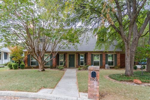1909 Highland Park Cir, Denton, TX, 76205-6932 | Card Image