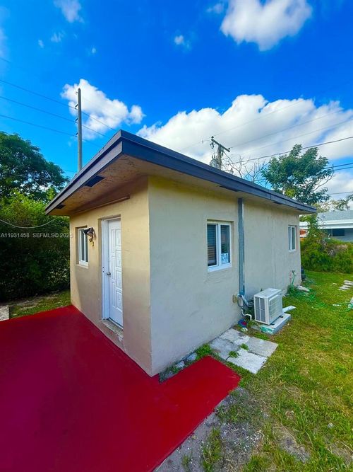 b-785 Nw 76th St, Miami, FL, 33150-3242 | Card Image