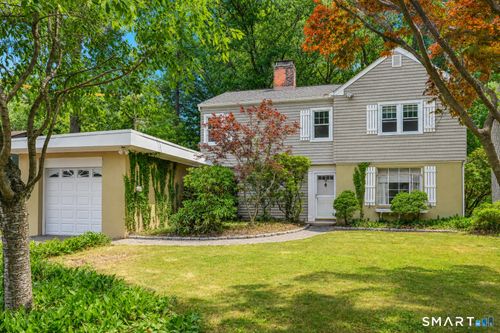 39 Woodbine Cir, Bridgeport, CT, 06606-1931 | Card Image