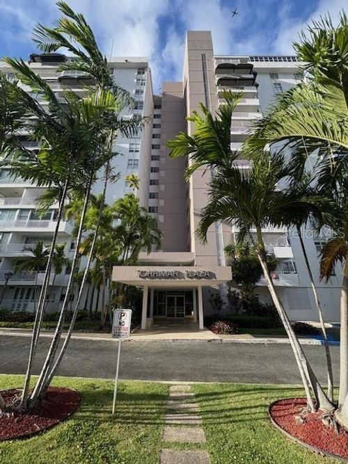 1d-290 AVE SANTA ANA Torrimar Plaza, GUAYNABO, PR, 00969 | Card Image