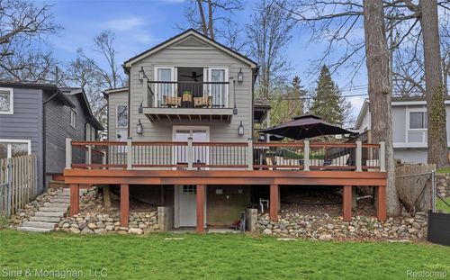 561 Bellevue Ave, Lake Orion, MI, 48362-2714 | Card Image