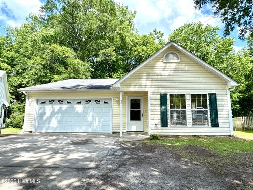 521 Jimmies Creek Dr, New Bern, NC, 28562-3760 | Card Image