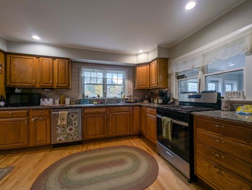 122 Meetinghouse Rd, Hinsdale, NH, 03451-2023 | Card Image