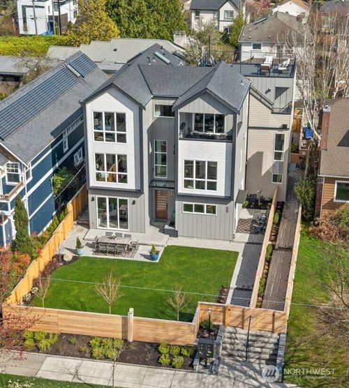 8324 32nd Ave Nw, Seattle, WA, 98117-3921 | Card Image