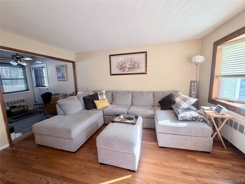 87 Indian Head Rd, Kings Park, NY, 11754-4401 | Card Image