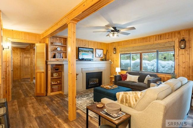Living Room | Image 19