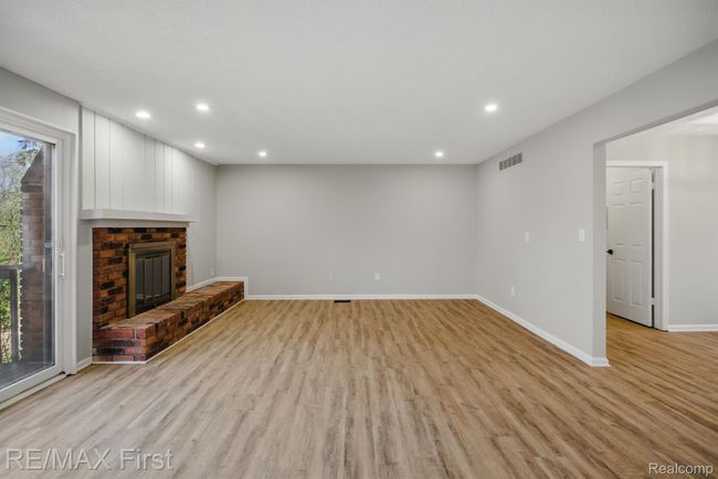 6620 Red Cedar Ln, Condo with 3 bedrooms, 3 bathrooms and null parking in West Bloomfield MI | Image 15