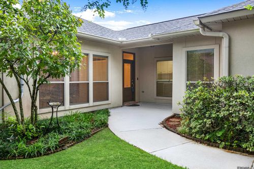 5310 Courtyard Dr, Gonzales, LA, 70737-8560 | Card Image