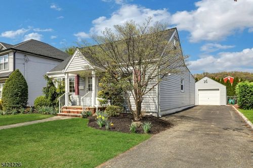 16 Maple Hill Rd, Clifton, NJ, 07013-2407 | Card Image