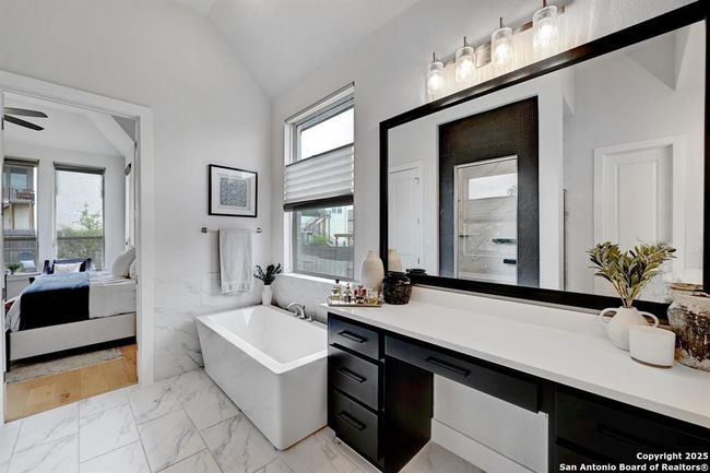 422 Quiet Oak Rd, House other with 4 bedrooms, 5 bathrooms and null parking in San Marcos TX | Image 22