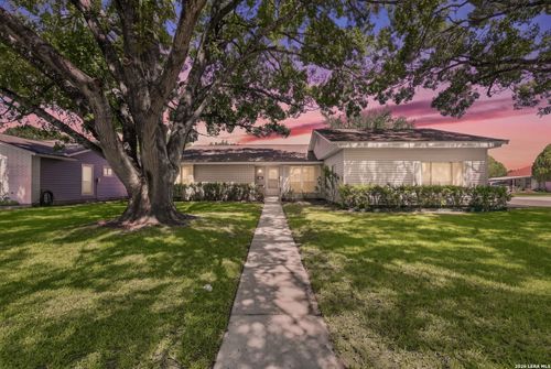 825 Marilyn Dr, Schertz, TX, 78154-1656 | Card Image