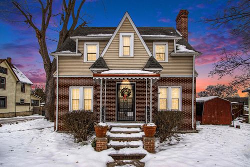 601 N Kalamazoo St, Paw Paw, MI, 49079-1124 | Card Image