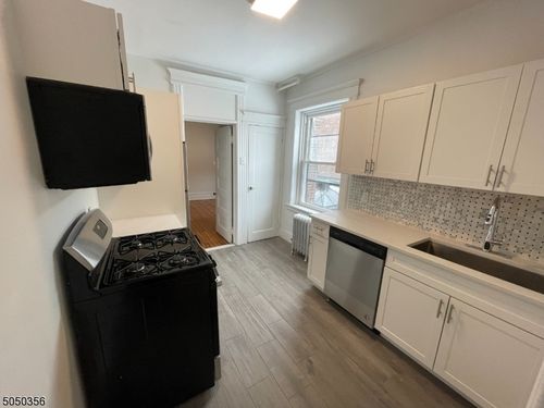 apt-2-570 Bloomfield Ave, Montclair, NJ, 07042-2842 | Card Image