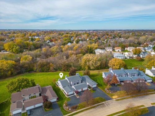 0-3032 Parkwild Dr, Bettendorf, IA, 52722-2245 | Card Image