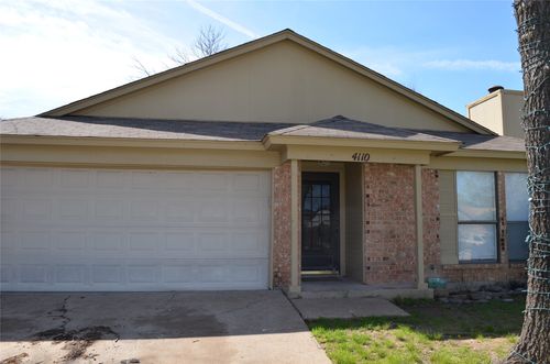 4110 Green Acres Cir, Arlington, TX, 76017-2304 | Card Image