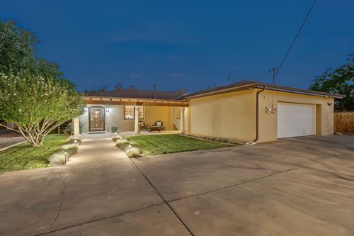 334 Vineyard Rd Nw, Los Ranchos, NM, 87107-5806 | Card Image
