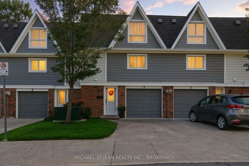 7 Trudy Crt, Dundas, ON, L9H5P6 | Card Image