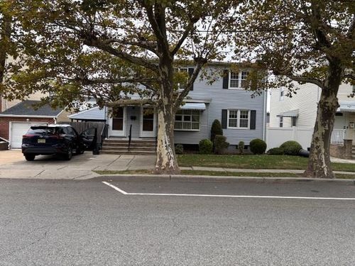 713 Humboldt St, Secaucus, NJ, 07094-3217 | Card Image
