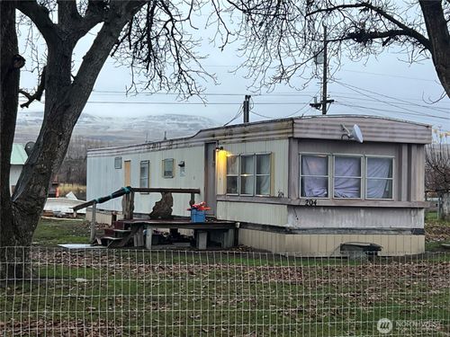 204 Davis Ave, Brewster, WA, 98812-9650 | Card Image