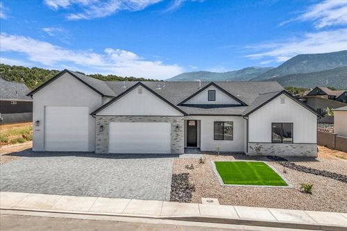 1947 S Oak Springs Rd, Cedar City, UT, 84720-4006 | Card Image
