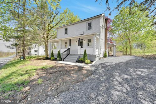 9 2nd St, Tremont, PA, 17981-1311 | Card Image